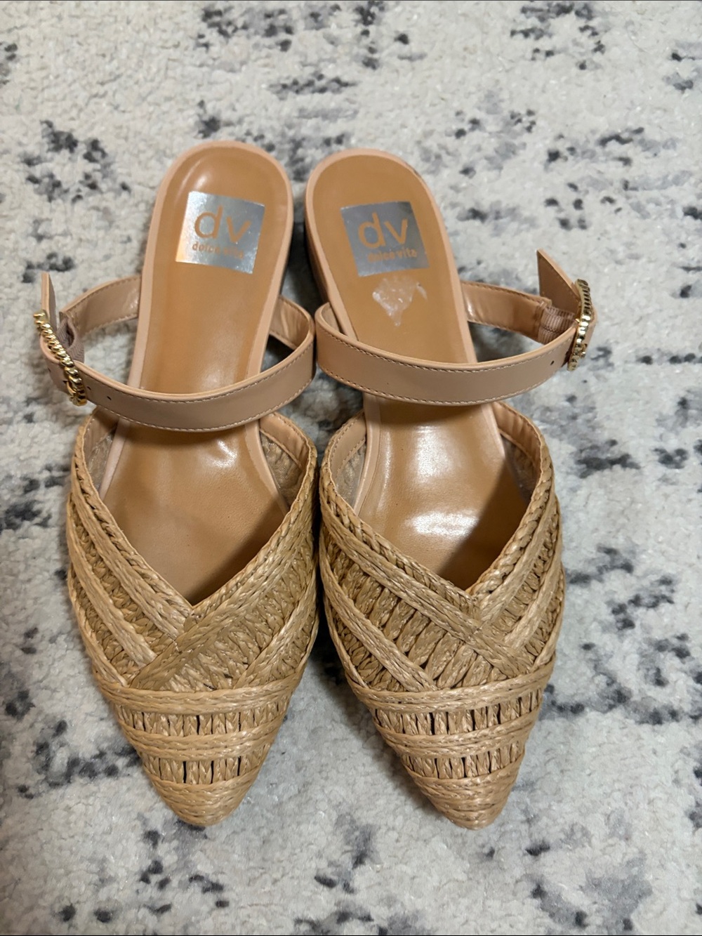 NWOT DV Dolce Woven to pointed toes, the Kaline mules from Dolce Vita Size M